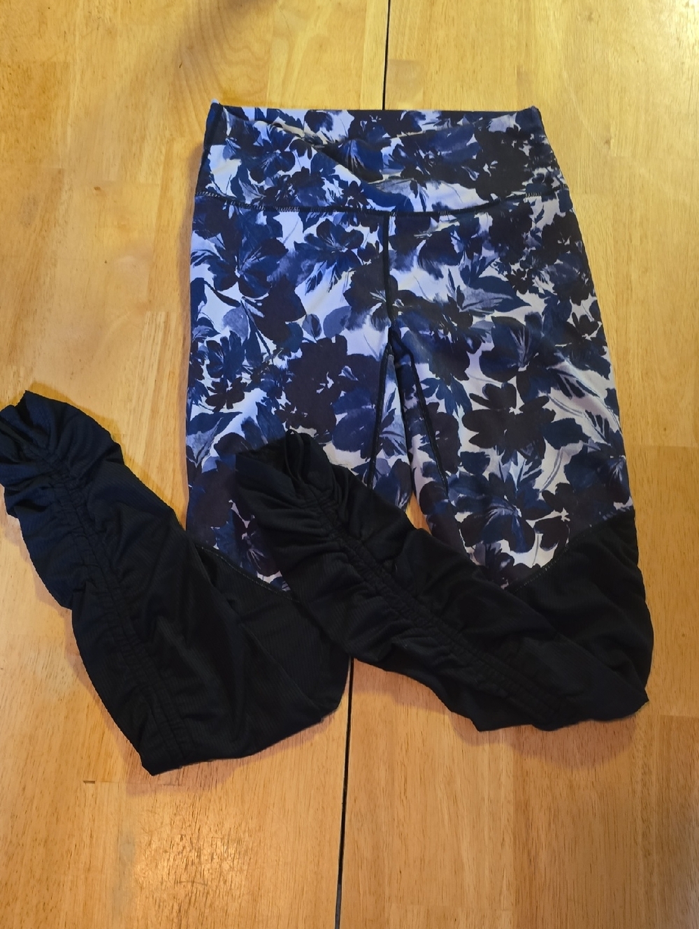 Fabletics Navy and Black Floral Ruched Leggings